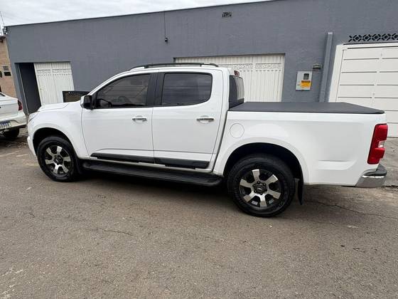 CHEVROLET S10 2.4 LTZ 4X2 CD 8V FLEX 4P MANUAL CHEVROLET S10 2.4 LTZ 4X2 CD 8V FLEX 4P MANUAL